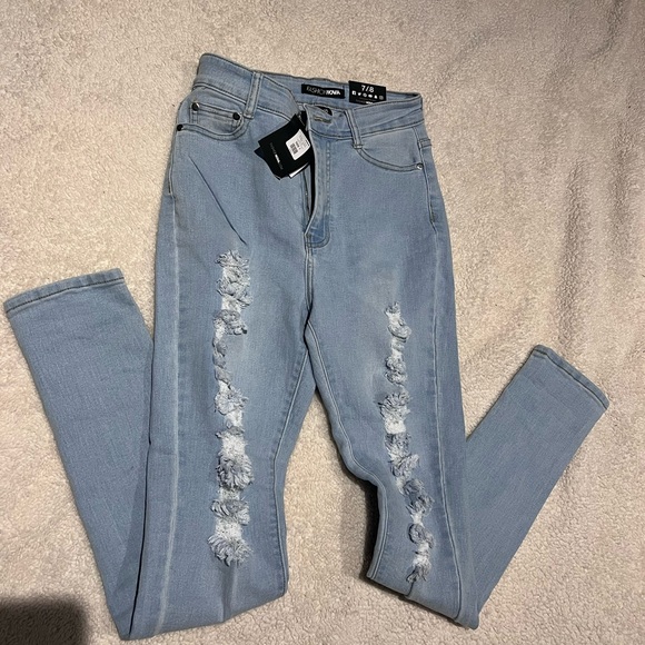 NWT Fashion Nova “Drive by the ocean” distressed jeans size 7/8 - Picture 1 of 3